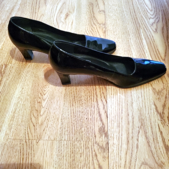 Luca B black patent leather chunk heel 6.5 - Picture 4 of 7